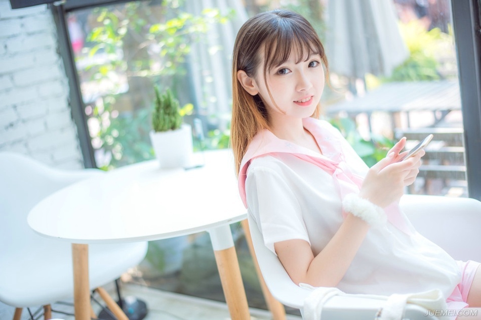 人，真是奇怪，没有外人来证明你，就往往看不出自己的价值。——三毛《撒哈拉的故事》